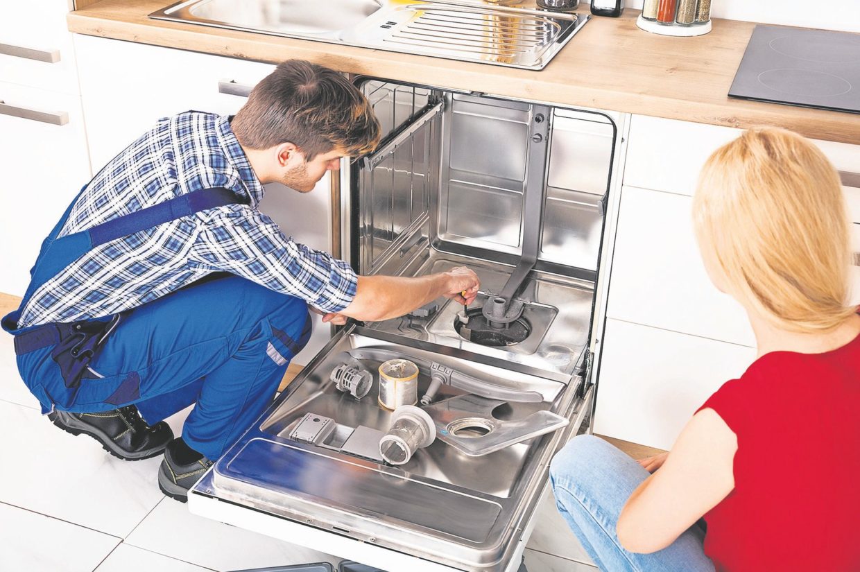 dishwasher-solutions:-when-to-call-in-a-repairman