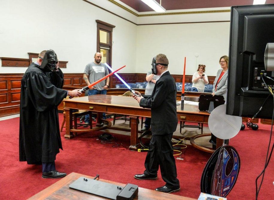 coronavirus-doesn’t-stop-montana-boy’s-star-wars-themed-adoption,-complete-with-lightsaber-duel