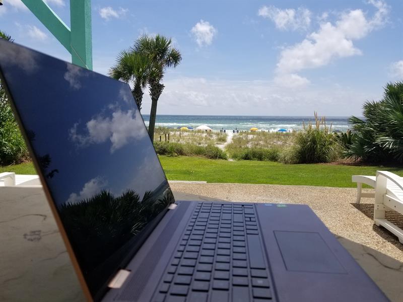 6-reasons-to-work-from-the-beach